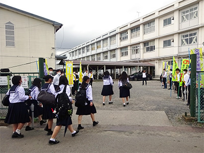 藤枝北高等学校前にて交通安全活動3