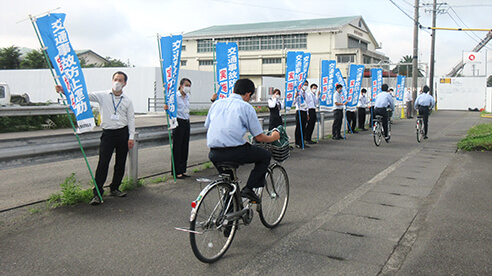 静清高等学校前にて『夏の交通安全県民運動』の交通安全活動を実施しました