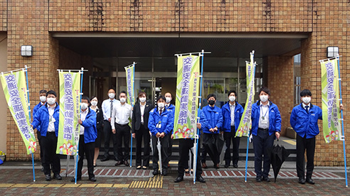 藤枝西高等学校前にて『春の全国交通安全運動』の交通安全活動を実施